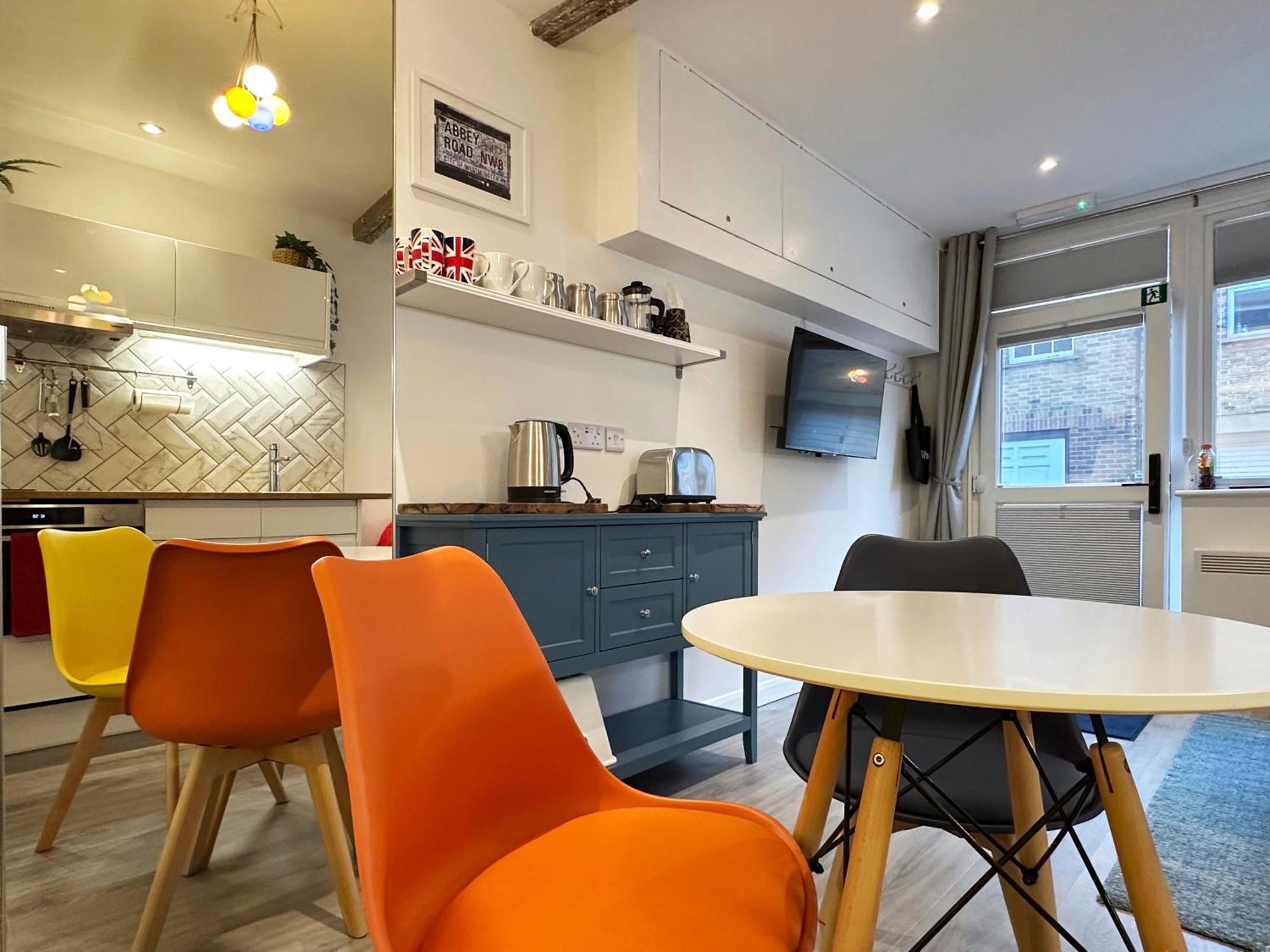 Kensington Studio Hosted By Airoperate Near Notting Hill - 1 Double Bed , 1 Sofa Bed, Ground Floor Apartment Via Private Entrance Londen Buitenkant foto