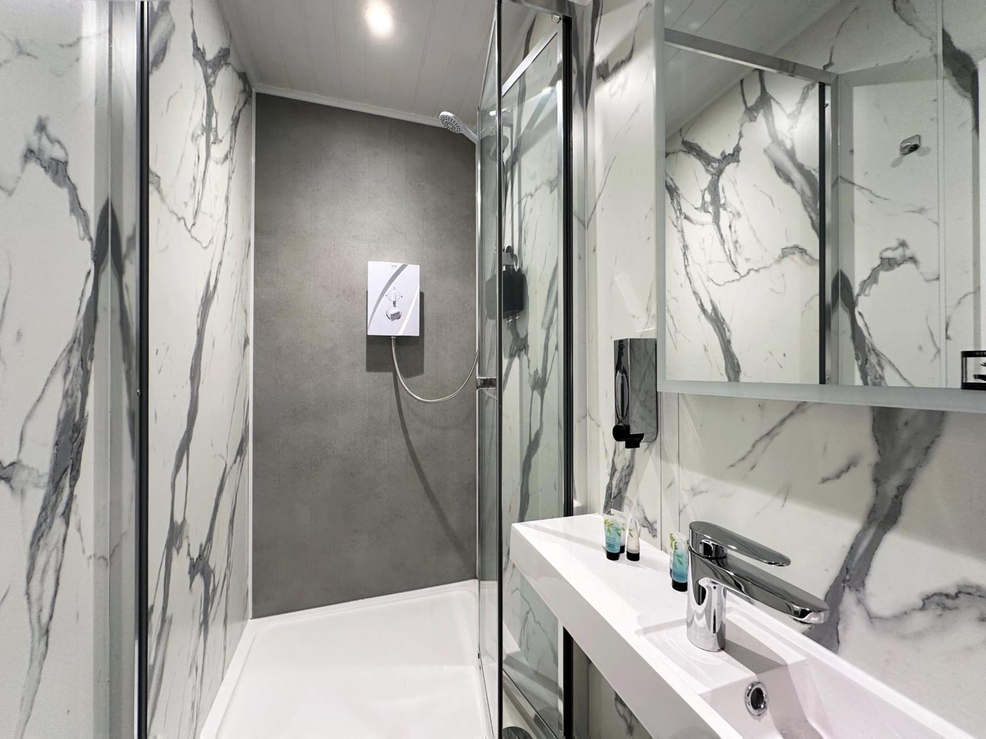 Kensington Studio Hosted By Airoperate Near Notting Hill - 1 Double Bed , 1 Sofa Bed, Ground Floor Apartment Via Private Entrance Londen Buitenkant foto