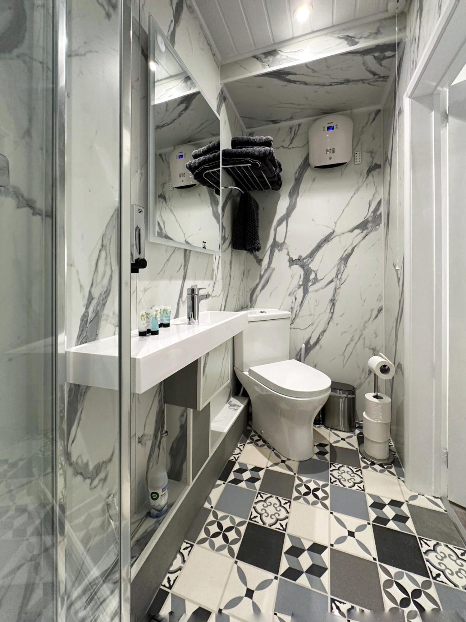 Kensington Studio Hosted By Airoperate Near Notting Hill - 1 Double Bed , 1 Sofa Bed, Ground Floor Apartment Via Private Entrance Londen Buitenkant foto